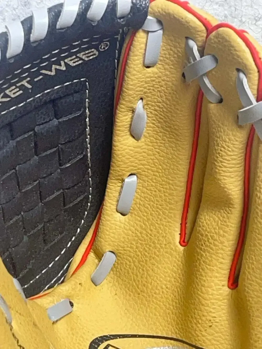 Rawlings Players Series WPL10CB 10-inch Baseball Glove